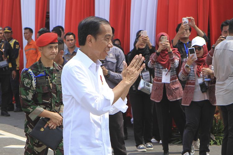 Presiden Joko Widodo saat meresmikan tol Indralaya-Prabumulih di Kabupaten Ogan Ilir, Sumatera Selatan, Kamis (26/10/2023).