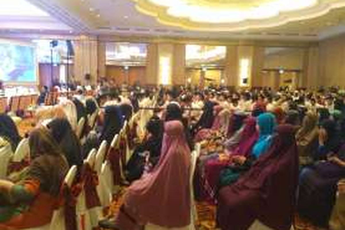 Pernikahan massal yang diadakan Kemensos di Hotel Ritz-Carlton, Jakarta, Kamis (10/3/16)