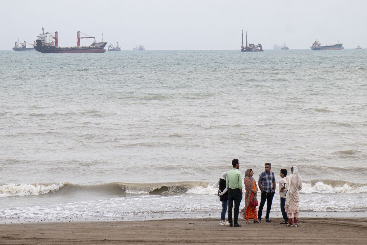 AS Klaim Tenggelamkan 6 Kapal Iran di Selat Hormuz, Teheran Bantah