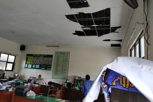 Ini Kondisi Plafon Sekolah Terdampak Ledakan Pemusnahan Petasan di Bangkalan