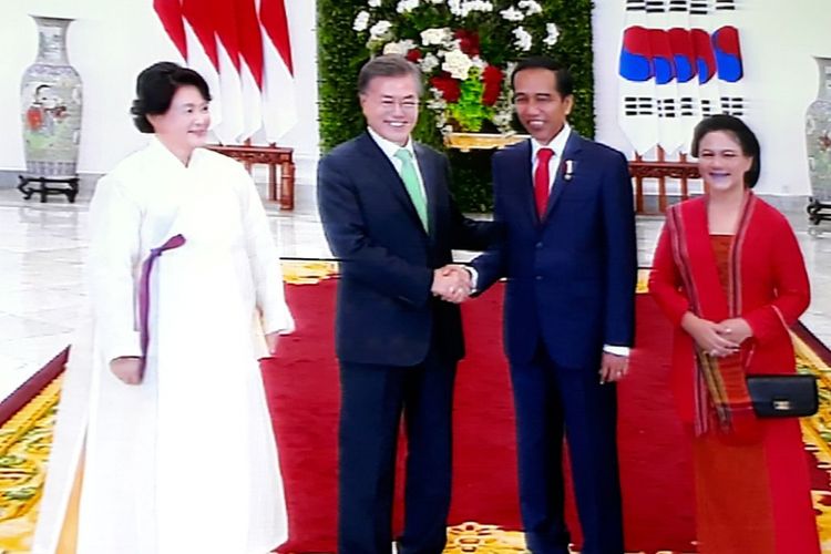 Presiden Joko Widodo menerima kedatangan Presiden Korea Selatan Moon Jae-in di Istana Bogor, Jawa Barat, Kamis (9/11/2017).
