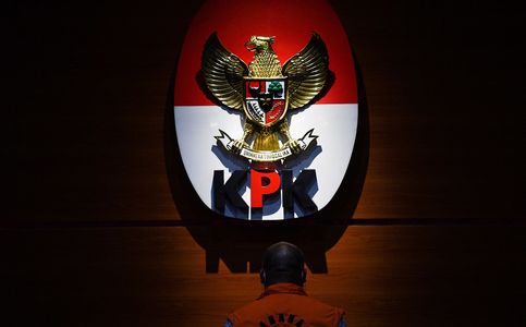 Survey: Public Pessimistic Over Fight on Corruption in Indonesia