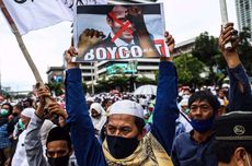 Indonesian Muslim Groups Protest Before the French Embassy in Jakarta