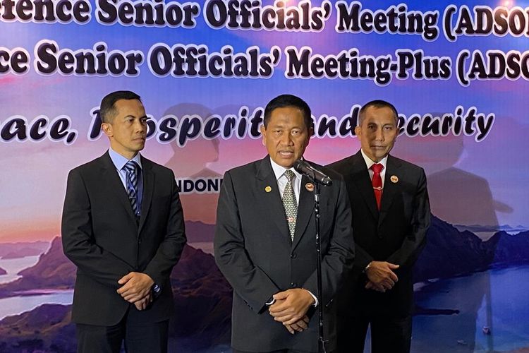 Sekretaris Jenderal Kementerian Pertahanan Marsekal Madya (Marsdya) Donny Ermawan Taufanto saat menutup pertemuan dengan negara-negara ASEAN Defence Senior Official Meeting (ADSOM) dan ADSOM-Plus di Hotel Borobudur, Jakarta, Kamis (3/8/2023).