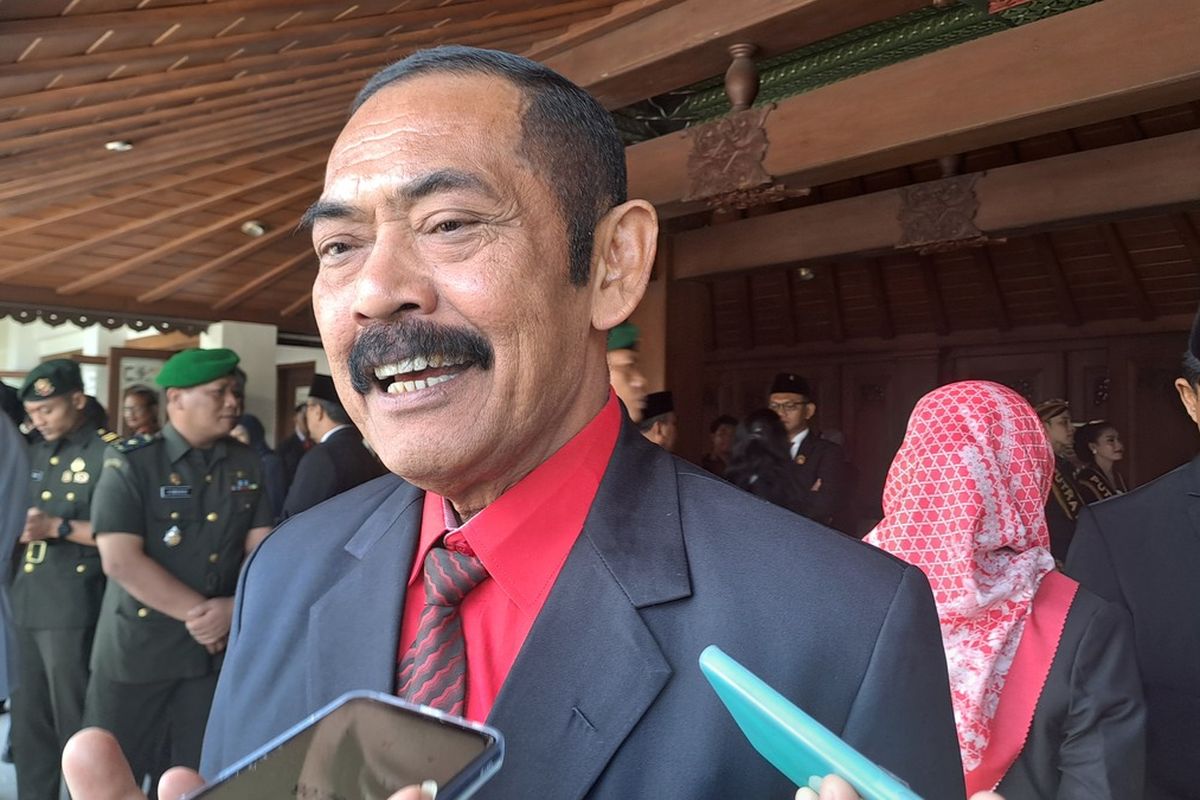 Ketua DPC PDI-P Solo FX Hadi Rudyatmo atau FX Rudy di Gedung DPRD Solo, pada Rabu (16/10/2024).