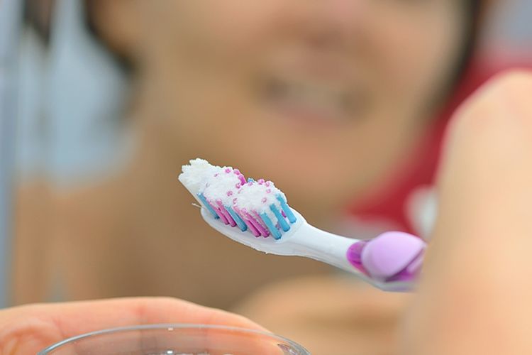 Limpiar férula dental bicarbonato