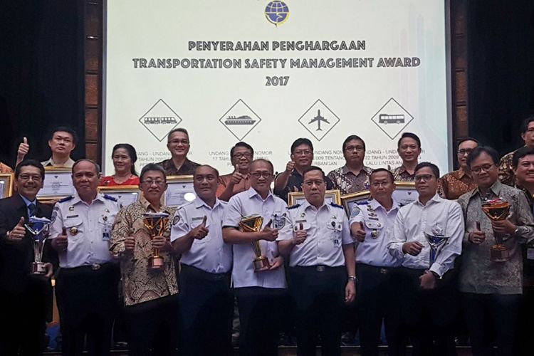 Maskapai berbiaya murah (LCC) Citilink Indonesia meraih peringkat pertama dalam ajang Transportation Safety Management Award 2017? yang diselenggarakan oleh Kementerian Perhubungan Republik Indonesia, Selasa (19/11/2017).