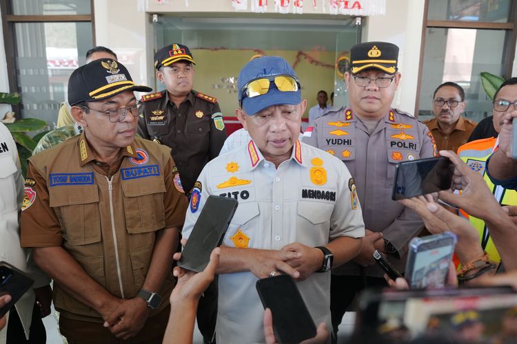 Tiba di Ende, Mendagri Tito Cek Dampak Gempa dan Kebutuhan Pemulihan