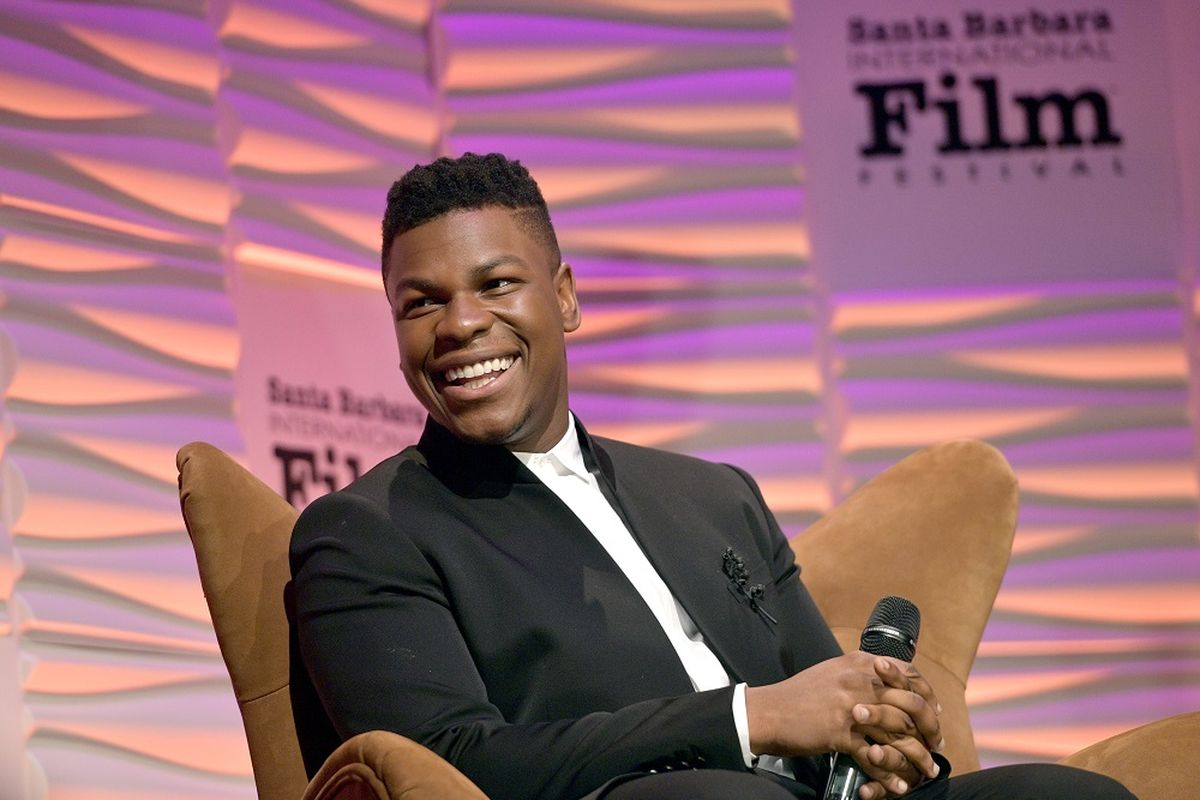 Aktor John Boyega berbicara dalam forum Virtuosos Award Presented By UGG yang pada Santa Barbara International Film Festival ke-33 di Arlington Theatre, Santa Barbara, California, pada 3 Februari 2018.  