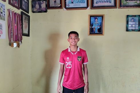 Afrizal, Pemain Timnas U-16, Cium Kaki Orangtua Saat Pulang ke Jombang