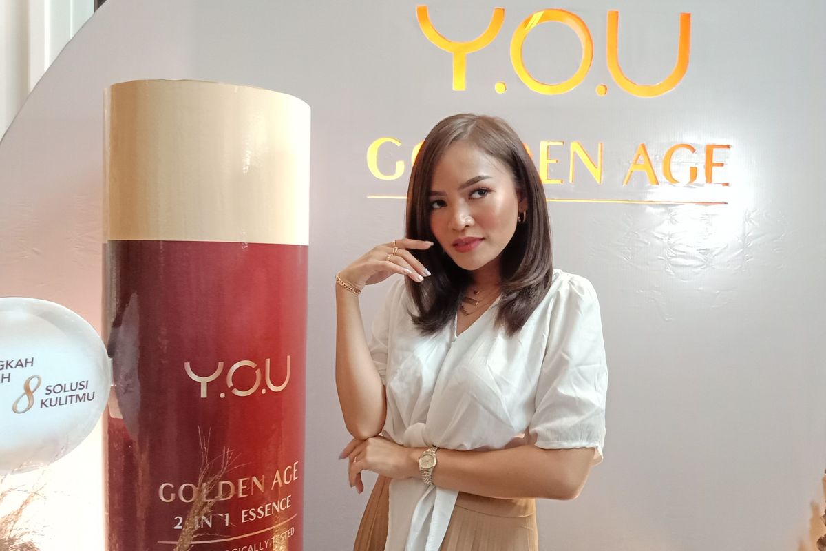 Beauty vlogger Rachel Goddard ketika ditemui pada peluncuran Y.O.U Golden Age di kawasan Menteng, Jakarta Pusat, Kamis (16/1/2020).