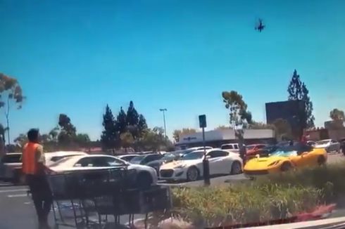 Terekam Momen Pesawat Kecil Jatuh di Tempat Parkir Pusat Perbelanjaan