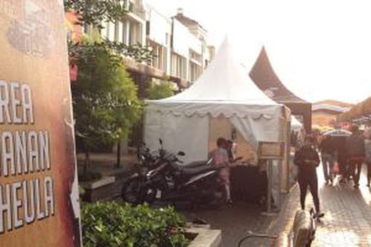 Area jajanan di Bandung Baheula Festival 2015 yang digelar 28-29 Maret 2015.