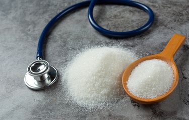 Ilustrasi yang akan terjadi pada tubuh saat pasien diabetes makan gula.