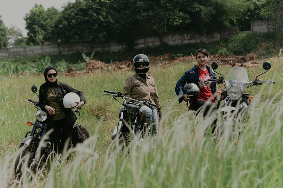 Tampil keren saat bermotor tak melulu soal motornya. Penampilan penunggangnya pun perlu seimbang dengan gaya motornya. Juga, tak cuma untuk para pria, kaum hawa yang gemar berkendara roda dua pun bisa tampil memukau di atas motor kesayangan.