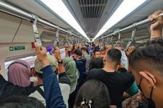 Menjajal LRT Jabodebek pada Akhir Pekan, Tetap Ramai dan Berdesakan...