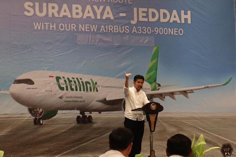 Wagub Jatim Emil Elistianto Dardak saat memberikan sambutan peresmian rute Surabaya - Jeddah Citilink Indonesia di Surabaya, Senin (6/1/2020).