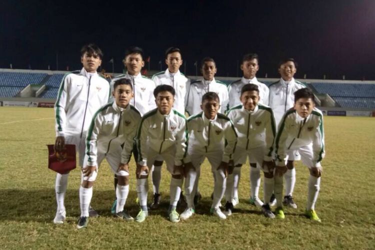 Skuad tim nasional U-16 Indonesia  saat melawan timnas U-16 Myanmar  di Stadion San Van Dong Hoa Xuan, Da Nang, Vietnam, Rabu (14/6/2017).
