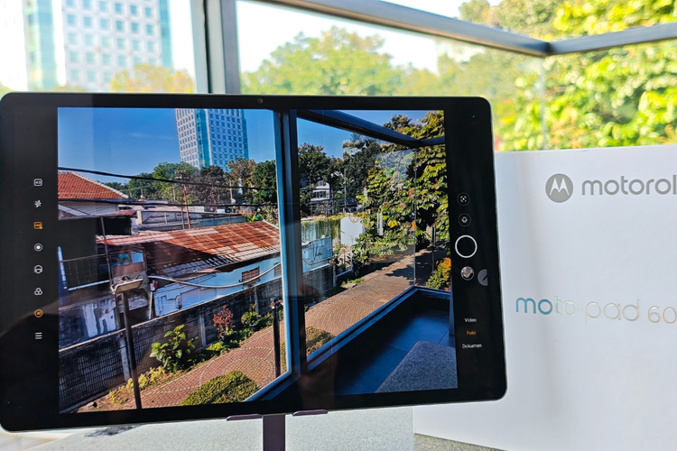 Moto Pad 60 Pro dibekali satu kamera belakang beresolusi 13 MP. Yang menarik, kamera belakang Moto Pad 60 Pro dibekali fitur scan (pemindai) dokumen. 