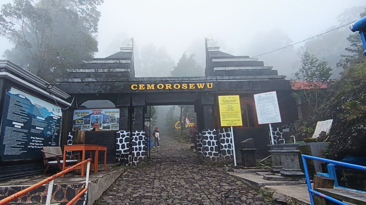 Mount Lawu Catches Fire, Three Hiking Trails Temporarily Closed