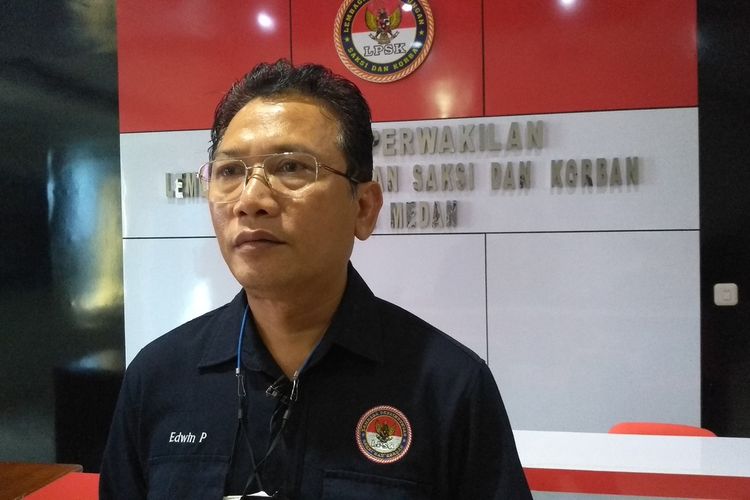 Wakil Ketua LPSK, Edwin Partogi Pasaribu saat konferensi pers di Medan pada Sabtu (29/1/2022) siang mengatakan pihaknya menemukan sejumlah keganjilan di kerangkeng di rumah Bupati nonaktif Langkat, Terbit Rencana Perangin-angin. Menurutnya, ada kecenderungan tindak pidana perdagangan orang.