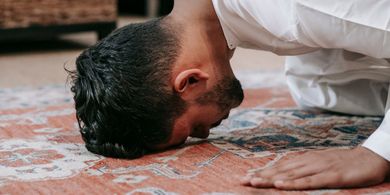 Doa Sujud Tilawah: Arab, Latin, Arti, Niat, dan Tata Caranya