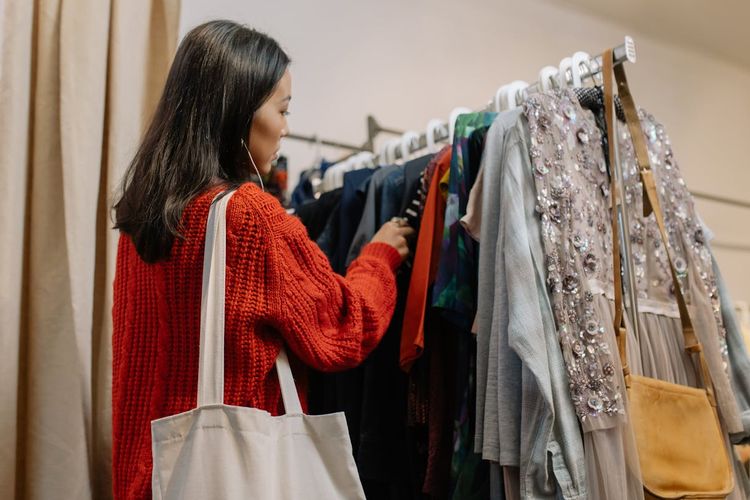 Berangkat dari kasus perempuan mencuri berlian meski menenteng tas Hermes, psikolog ingatkan bahaya tekanan gaya hidup mewah.