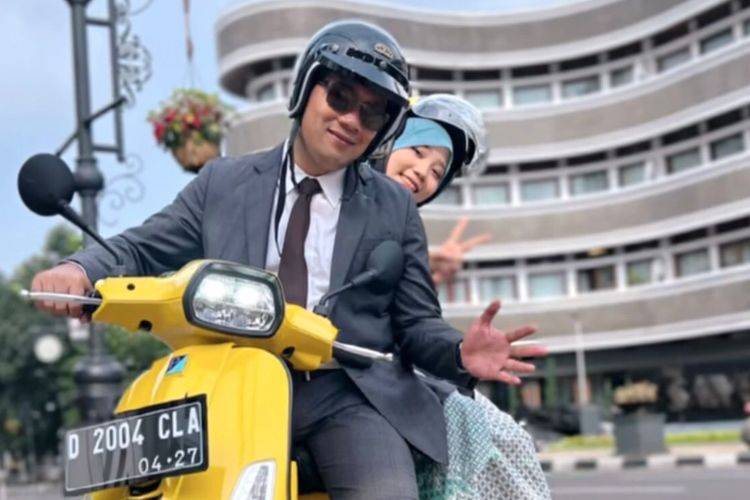 Kebersamaan Ridwan Kamil dan putrinya Camillia Laetitia Azzahra (Zara) naik motor dan beli es krim rayakan kelulusan Zara. 