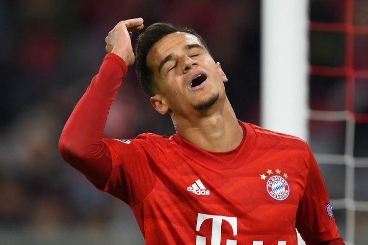 Philippe Coutinho tampak kecewa seusai gagal menyelesaikan peluang pada pertandingan Bayern Muenchen vs Red Star Belgrade dalam matchday 1 Liga Champions di Allianz Arena, 18 September 2019. 