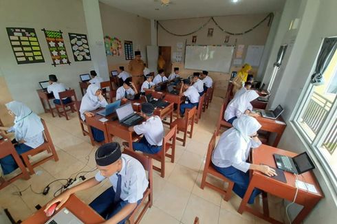 Cerita MTs Lubuk Kilangan, Sekolah Gratis yang Luluskan 100 Persen Siswa di SMA Negeri