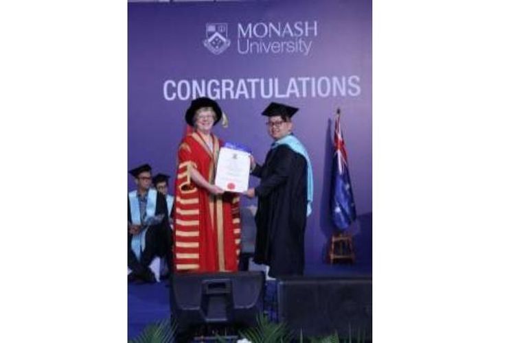 Partner and Managing Director Puyo Group Gary Evano bersama Chancellor Monash University Dr Megan Clark Ac,. 