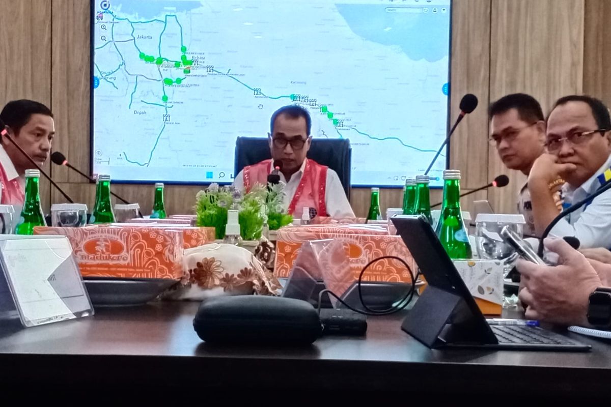 Menteri Perhubungan Budi Karya Sumadi menggelar koordinasi persiapan lalu lintas angkutan Lebaran 2023 bersama stakeholder di Kantor Jasa Marga, Km 70, Tol Jakarta-Cikampek, Minggu (19/3/2023)