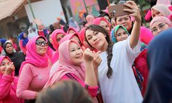 Usai Pimpin Rapat Paripurna, Zita Anjani Ajak Ibu-ibu Pilates