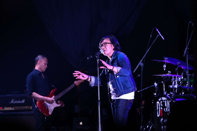 Dewa 19 tampil dalam Festival Mesin Waktu di Ji Expo Kemayoran, Jakarta, Sabtu (17/8/2019).