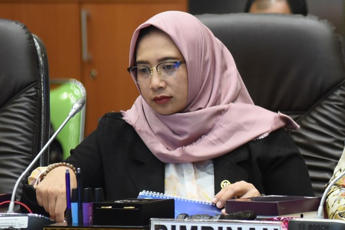 Wakil Ketua Komisi IX DPR Nihayatul Wafiroh saat rapat kerja secara virtual dengan Menteri Kesehatan, Menteri Ketenagakerjaan, Kepala Gugus Tugas Percepatan Penanganan Covid-19, dan Kepala Badan Perlindungan Pekerja Migran Indonesia, Kamis (2/4/2020).