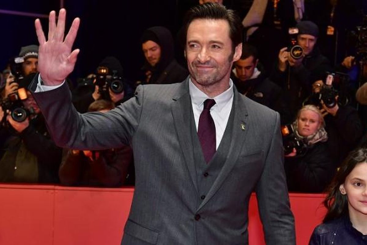 Hugh Jackman dan Dafne Keen berfoto di karpet merah pada pemutaran perdana film Logan di Festival Film Berlinale 2017 di Berlin, Jerman, pada 17 Februari 2017.