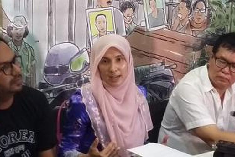 Nurul Izzah, anggota Parlemen Malaysia, yang juga putri pemimpin oposisi Malaysia, Anwar Ibrahim, dalam konferensi pers di Sekretariat Komisi untuk Orang Hilang dan Korban Tindak Kekerasan (Kontras), Jakarta Pusat, Sabtu (4/4/2015).