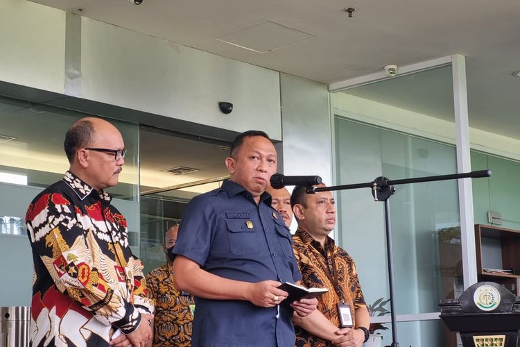 Kepala Pusat Penerangan Hukum Kejagung Ketut Sumedana di Lobi Gedung Kejagung  Jakarta, Jumat (16/9/2022).