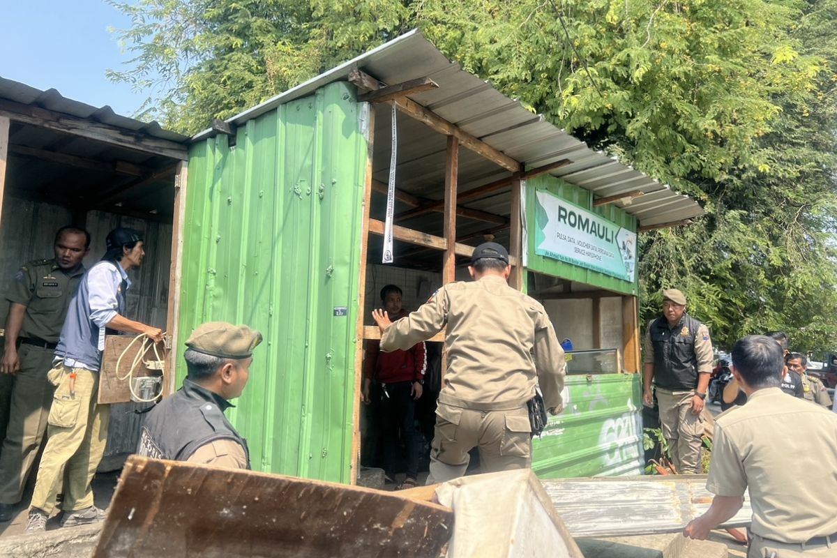 Tetap Jualan Miras Saat Disegel, Bangunan Semipermanen Dibongkar Satpol PP Kota Bogor