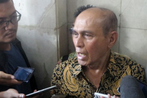 Polisi Serahkan Surat Panggilan Pemeriksaan Kivlan Zen di Bandara Soekarno-Hatta