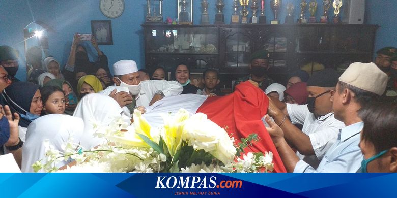 Isak Tangis Menyambut Kedatangan Jenazah Pelda Rama Wahyudi