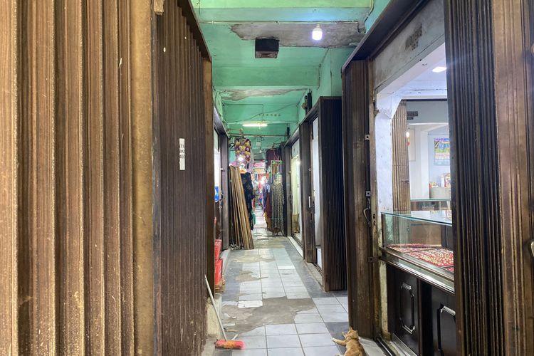 Kondisi Pasar Lontar, Koja Utara, Jakarta Utara yang sepi, kumuh dan rawan banjir, Minggu (14/9/2025).