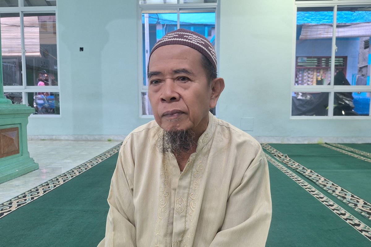 Sudarman (68) seorang marbut di Masjid Al-Falaah Manggarai. Selasa (18/3/2024).
