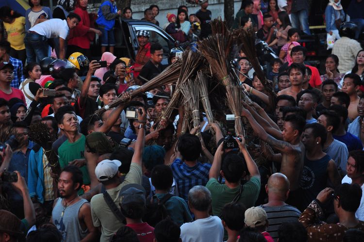 Perang api di Lombok, NTB, tradisi menyambut Nyepi