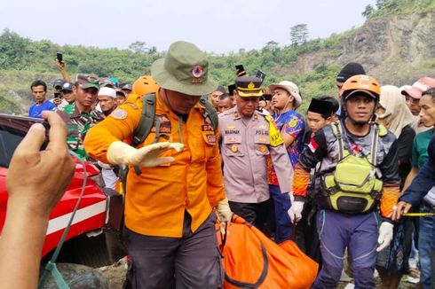 Anaknya Tewas Saat Ritual Pengobatan di Danau Quarry Bogor, Ayah Korban: Maafkan Bapak...