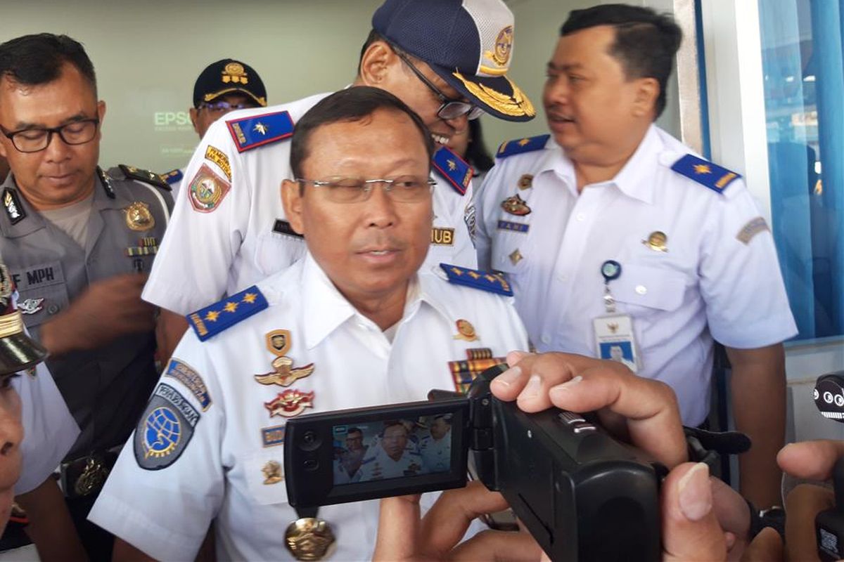 Direktur Jenderal Perhubungan Darat Budi Setiyadi di Salatiga setelah melakukan rapat koordinasi dengan pemerintah Salatiga dan Boyolali mengenai persiapan jalur mudik Lebaran 2019 di Salatiga, Sabtu (25/5/2019).