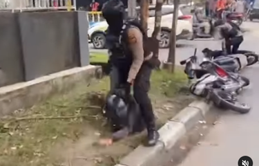 Tangkapan layar video yang memperlihatkan penangkapan sejumlah pelajar disebutkan konvoi membawa senjata tajam atau sajam di Medan, Sumatera Utara (Sumut).
