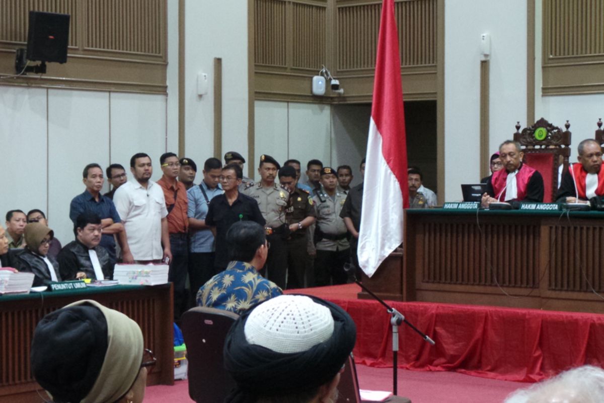 Suasana persidangan dugaan penodaan agama dengan terdakwa Basuki Tjahaja Purnama atau Ahok, di Auditorium Kementerian Pertanian, Ragunan, Jakarta Selatan, Selasa (4/4/2017).