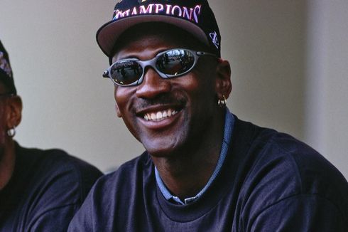 Oakley Perbarui Kacamata Klasik yang Dipakai Michael Jordan