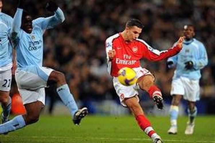 Pertandingan Manchester City lawan Arsenal musim lalu. Pertemuan kali ini menentukan kekuatan uang City atau darah muda Arsenal.